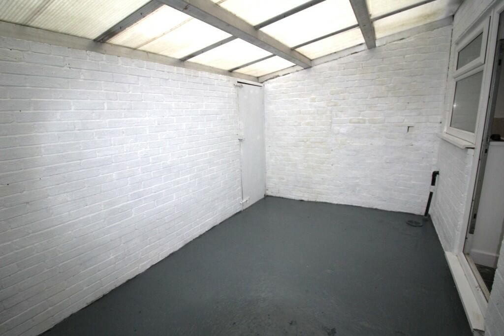 Utility area (b)