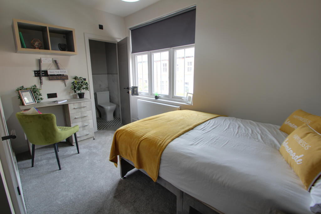 Bedroom 4 Ensuite