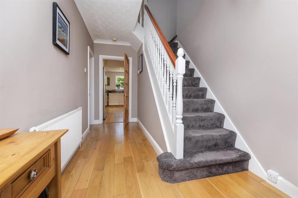 Bramleys Estate Agents - Kennedy Avenue - Fixby (5