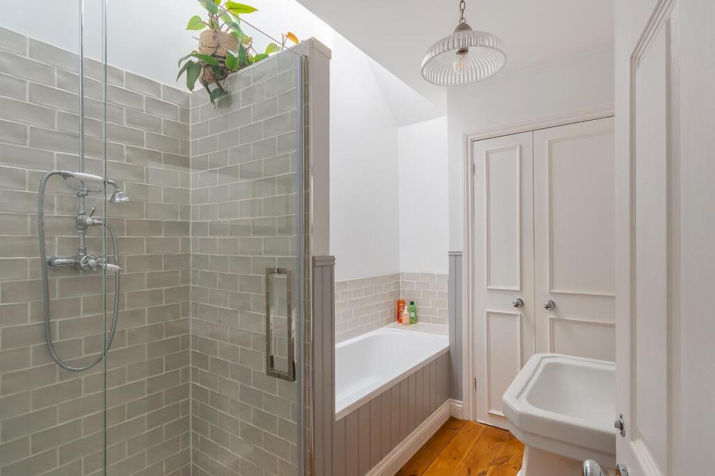 1I1RSE - Bathroom B.jpg
