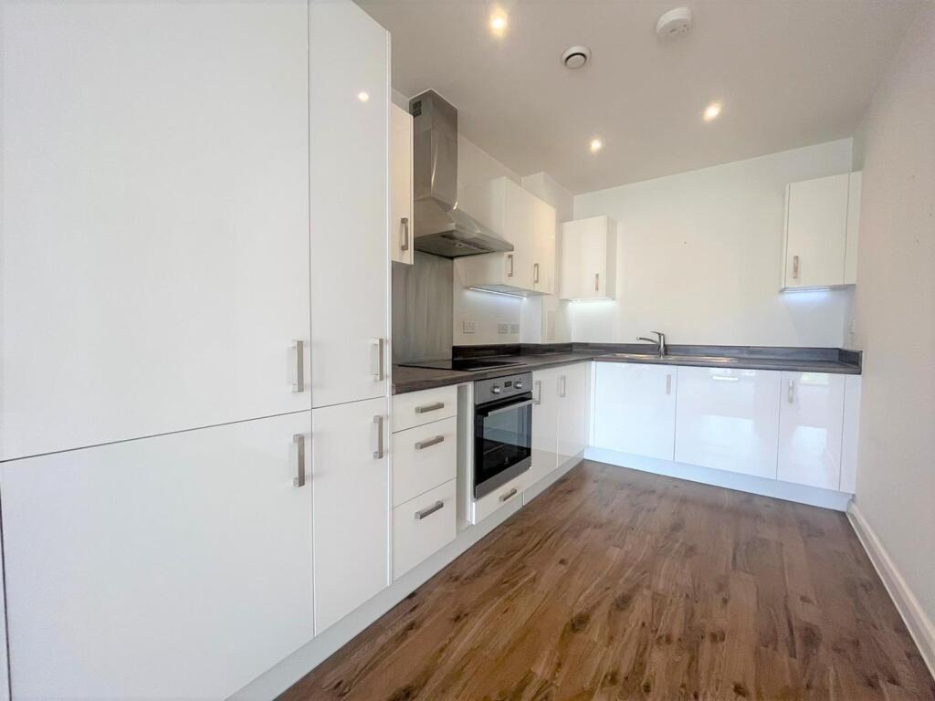 Kitchen 2.jpg