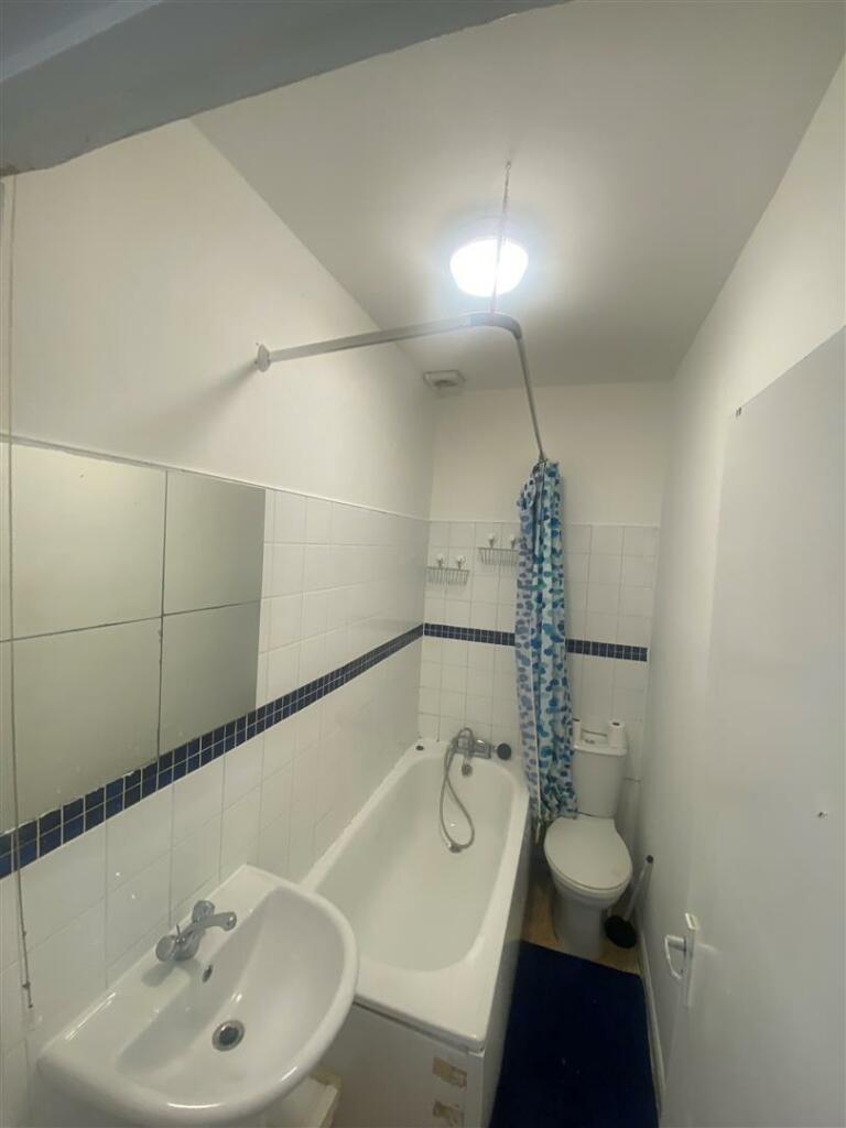 bathroom  1.jpg