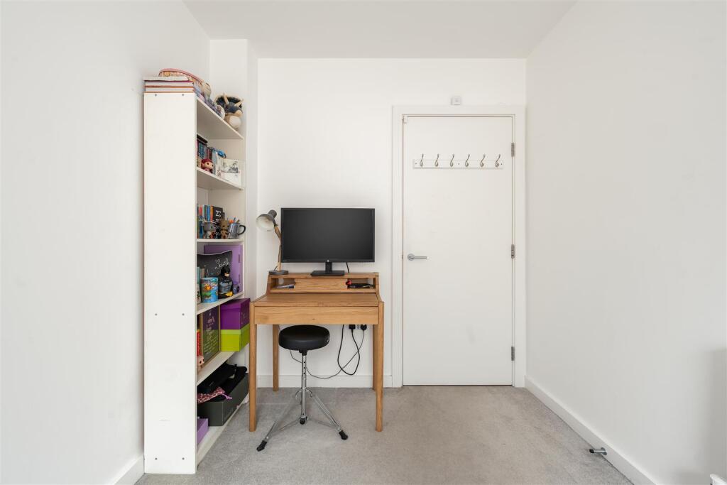 Lena Kennedy Close, E4