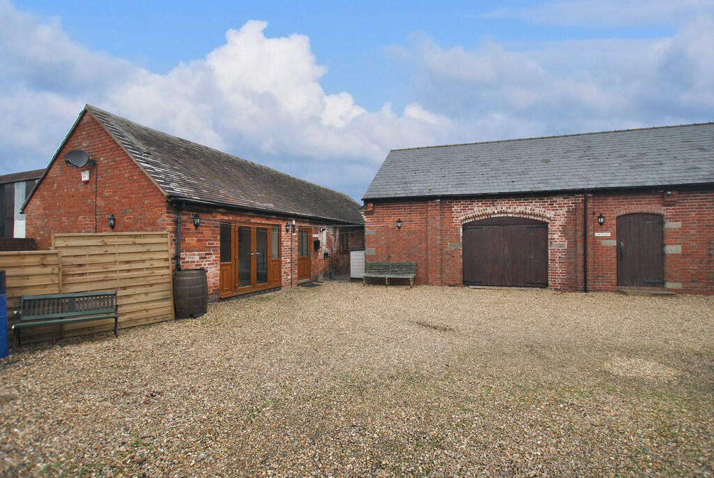 Peacock Cottage a...