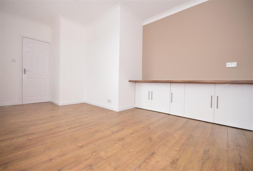 Bedroom 6/2nd Lounge