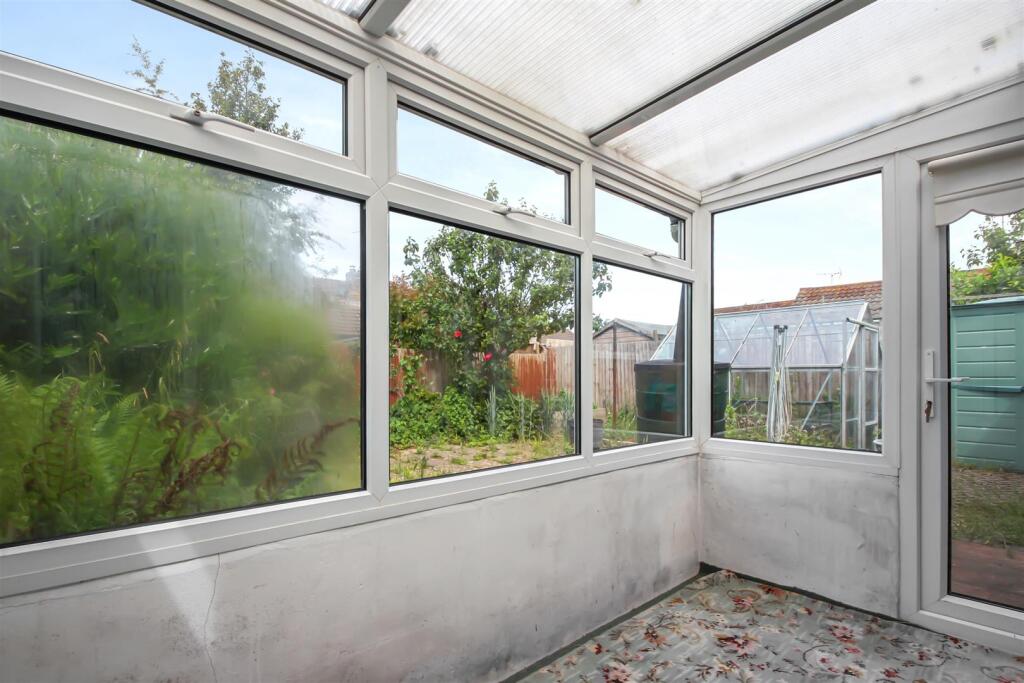 Oakcroft Gardens 96-007.jpg