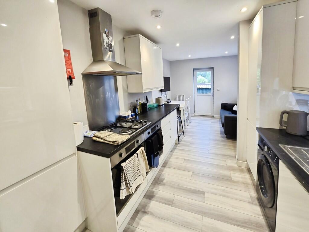 f2591bae-Kitchen ...