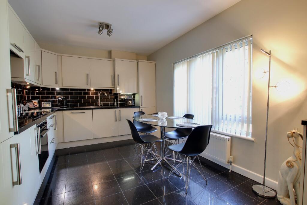 KITCHEN/BREAKFAST ROOM