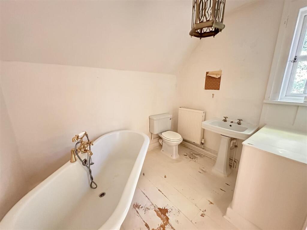 Bathroom.jpg