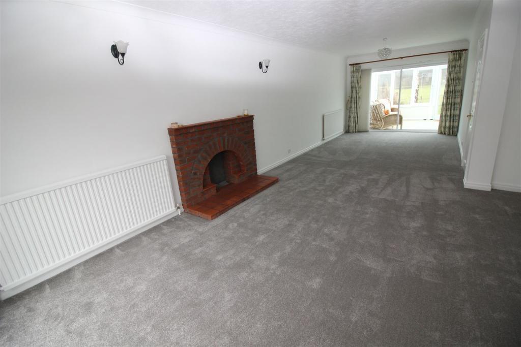 5 Chartview sitting room.JPG