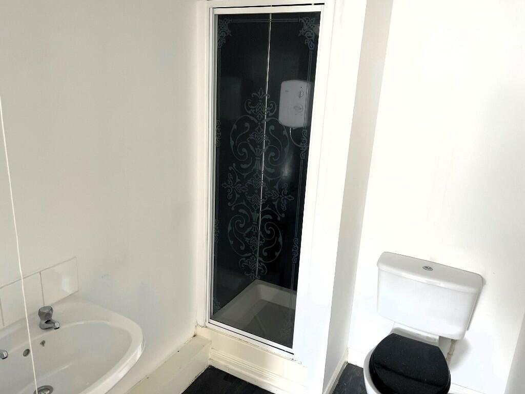 Bed 1 en-suite
