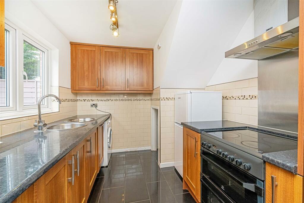 8 Crofters Close, Isleworth TW7 7PH-LOW RES-10.jpg