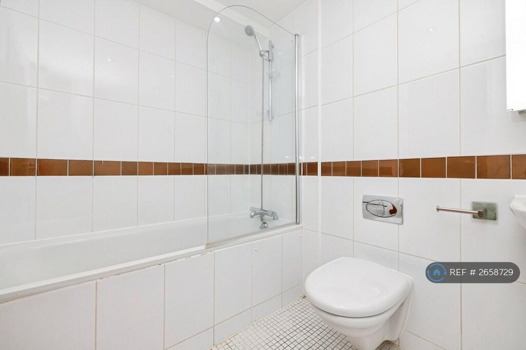 En-Suite Bathroom