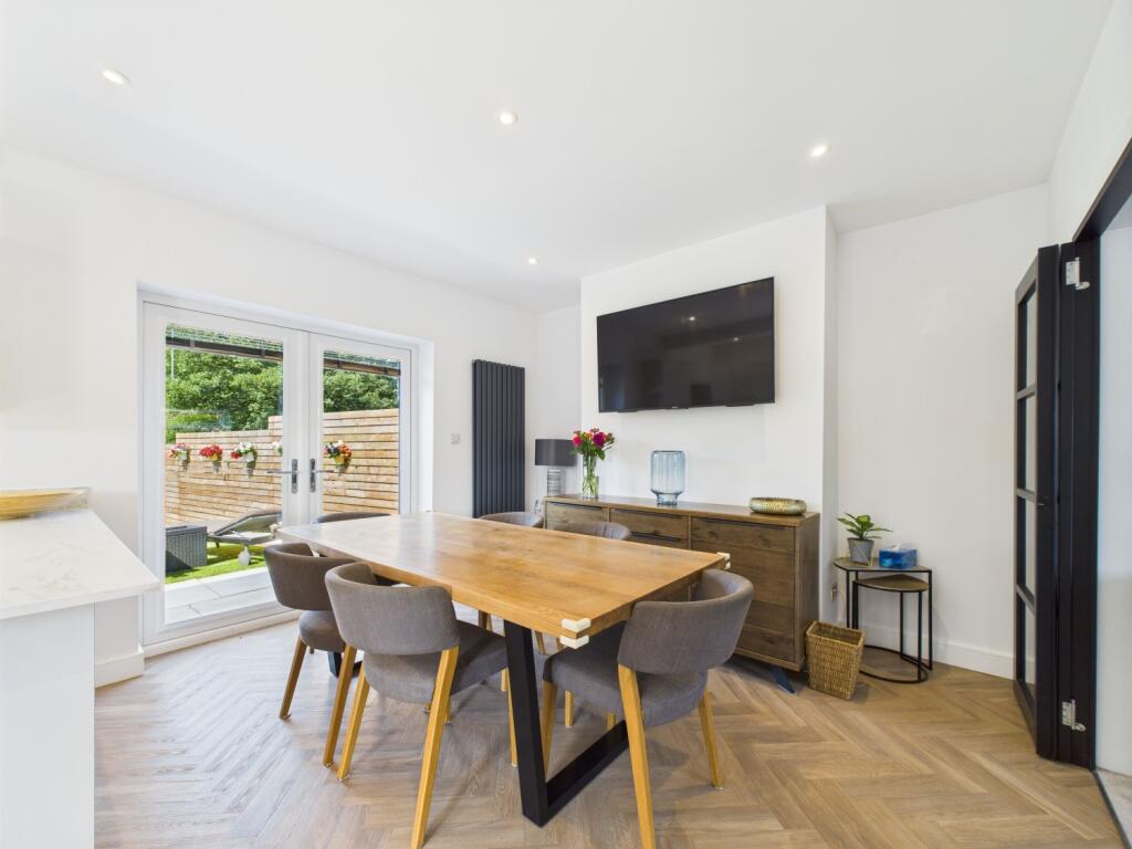 CAM02093G0-PR0048-STILL016