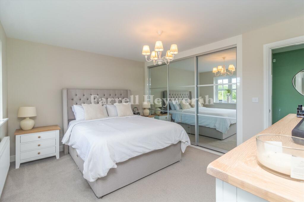 Bedroom 1 image 2