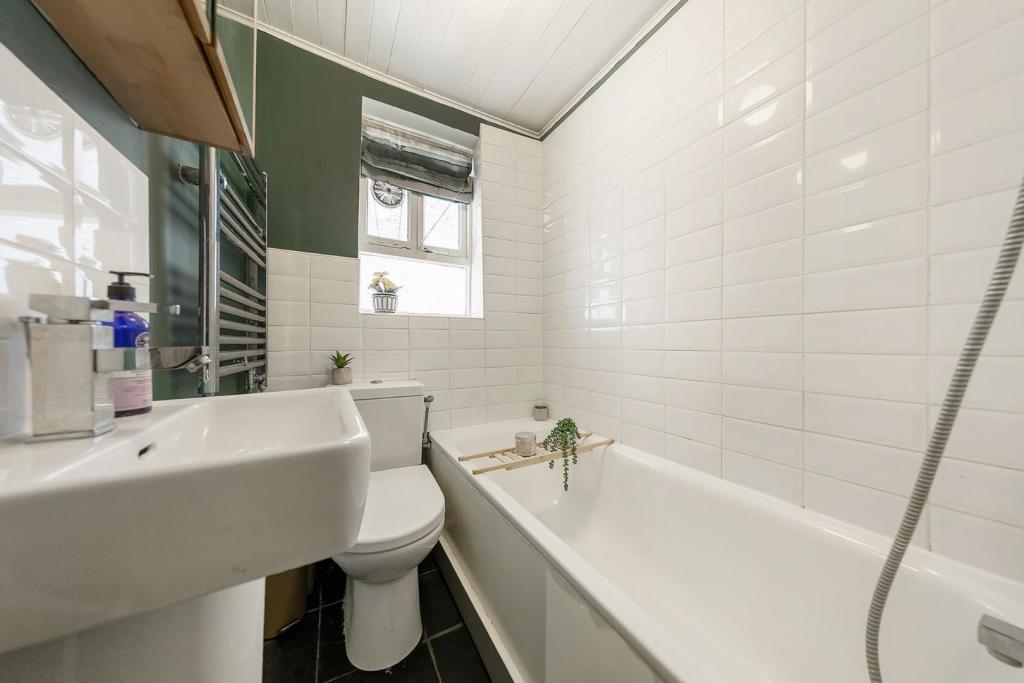 Bathroom (2).jpg