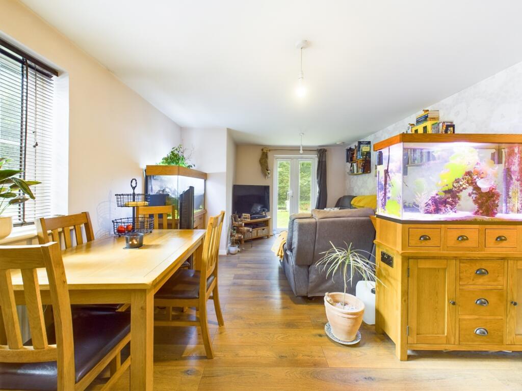 CAM02533G0-PR0051-STILL016