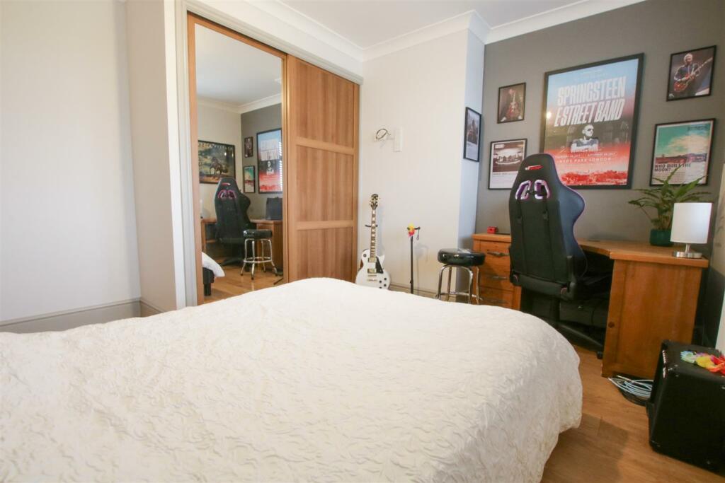 BEDROOM 2