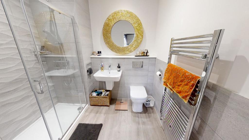 en suite to master