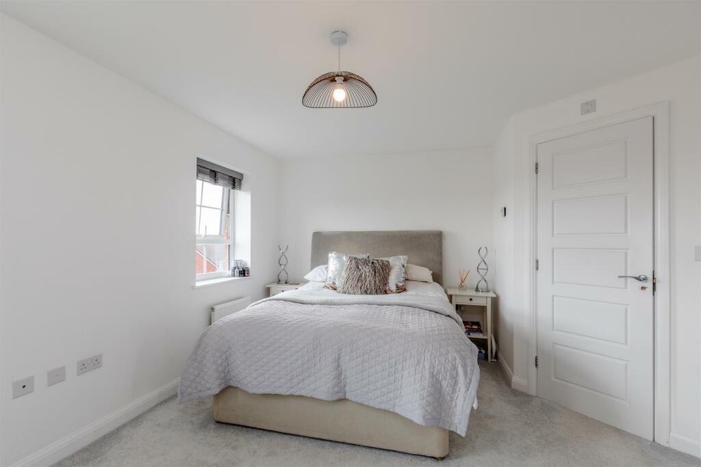 Long Leaze Road, Patchway Bed 3c.jpg