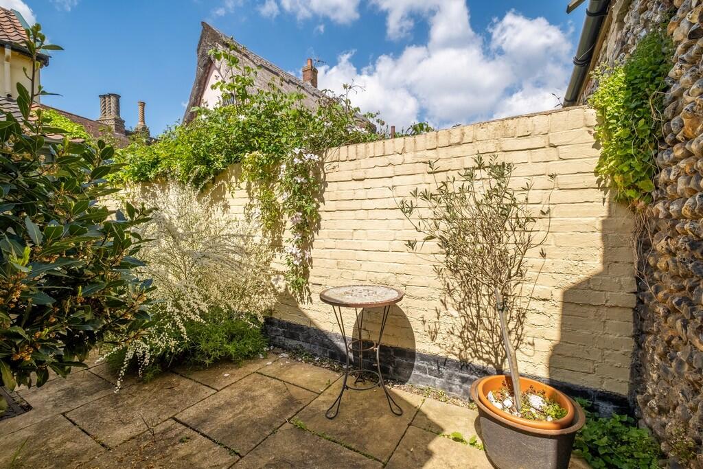 1440px-Neates Cot...