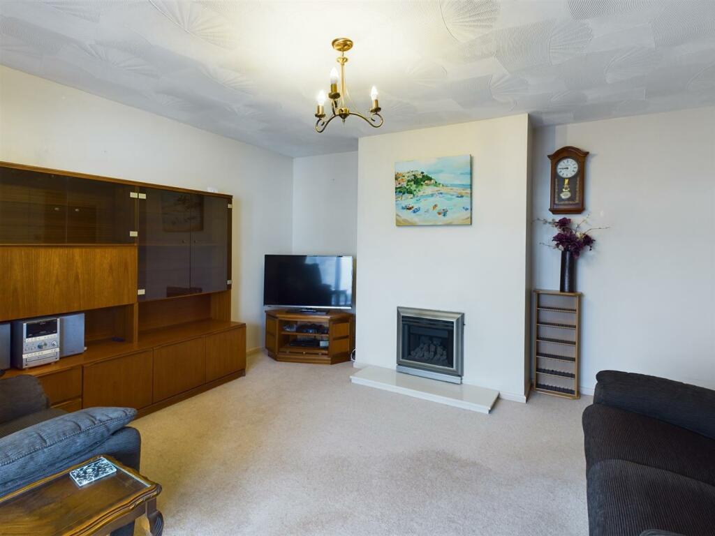 Lounge angle
