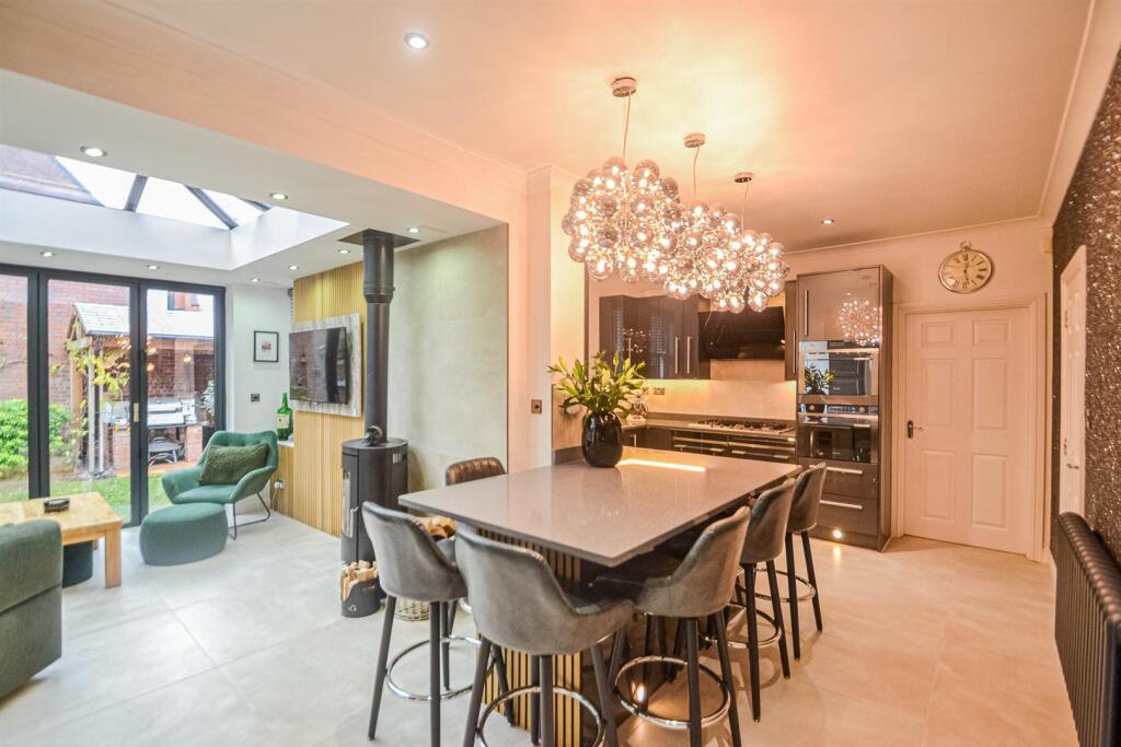 Dining Kitchen &amp; Family Room