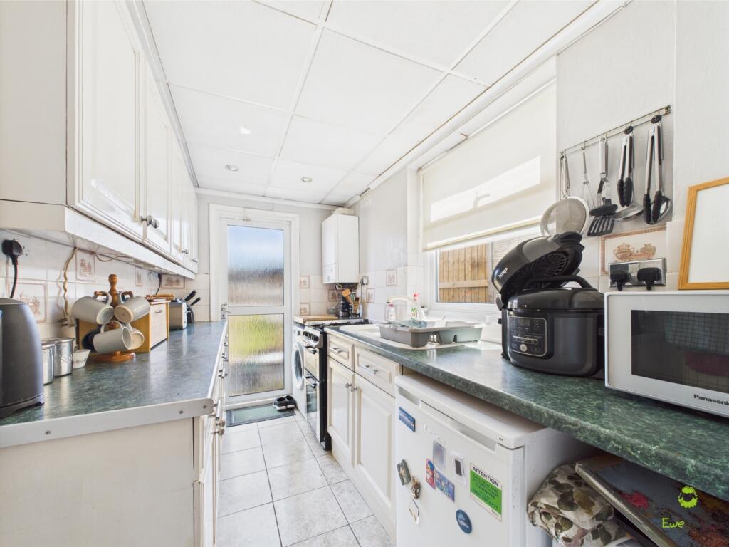 CAM03779G0-PR0236-STILL010