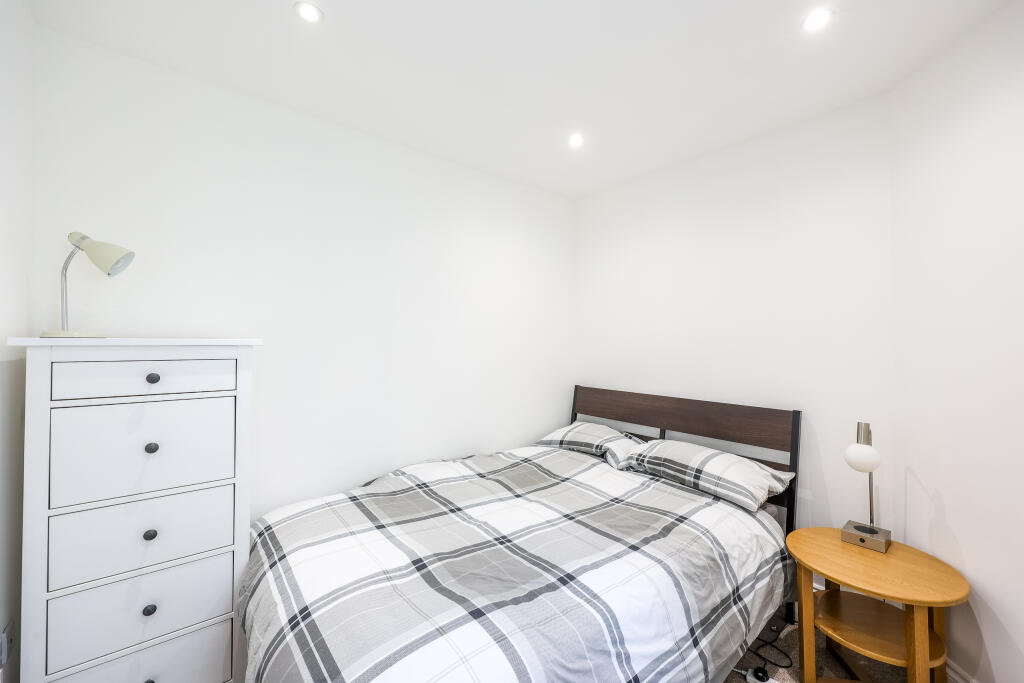 Flat 31, 70 Walton Street, HP21 7QP-9