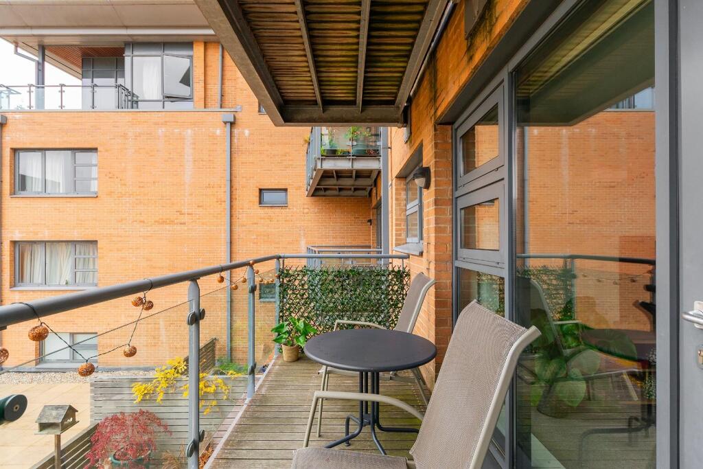 1D3R7CC - Balcony B.jpg