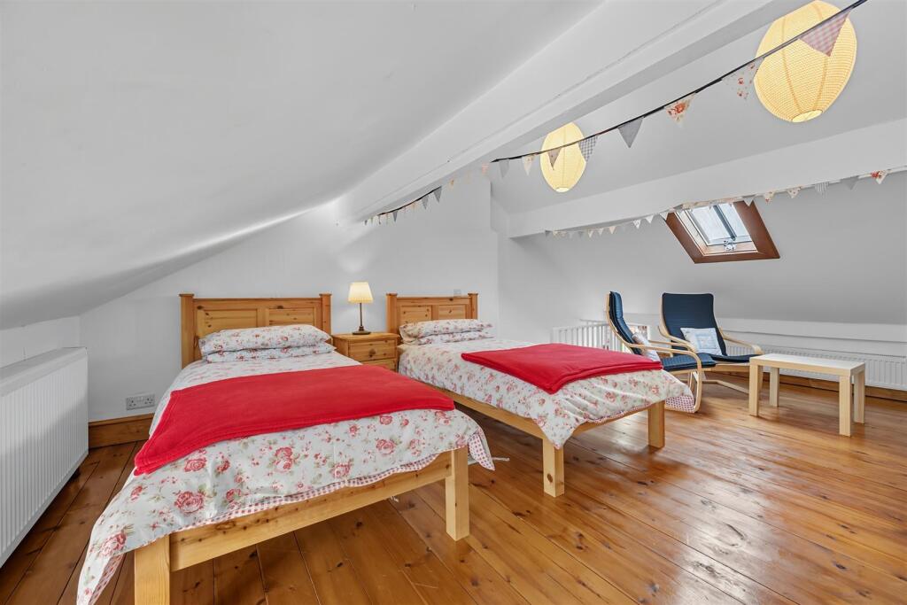 Saxton Mee Wainstones 401.jpg