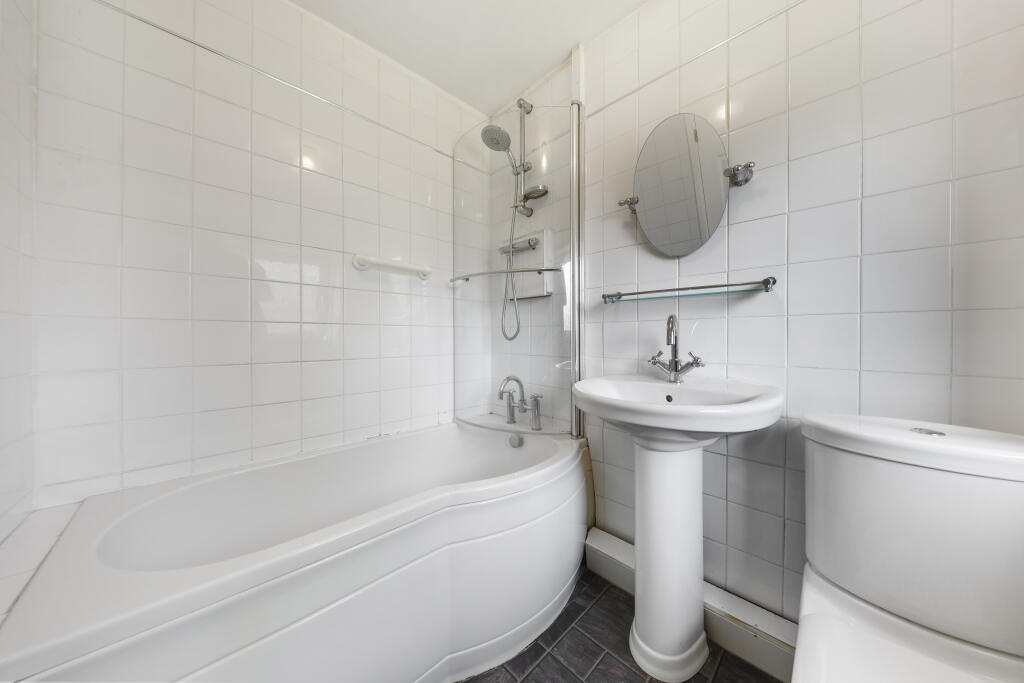 Bathroom T202505211049.jpg