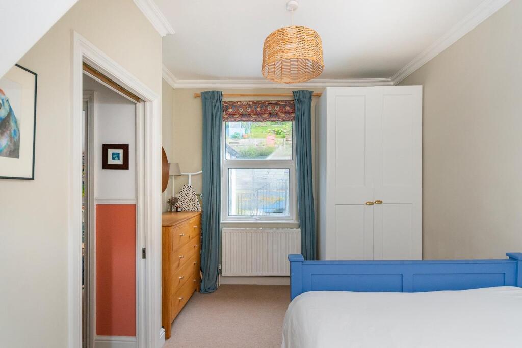 2B5R2BAV - Bedroom B.jpg