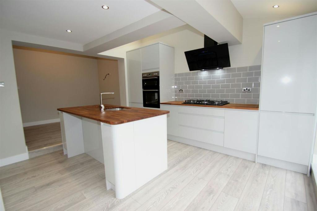 Live In Dining Kitchen 2.jpg