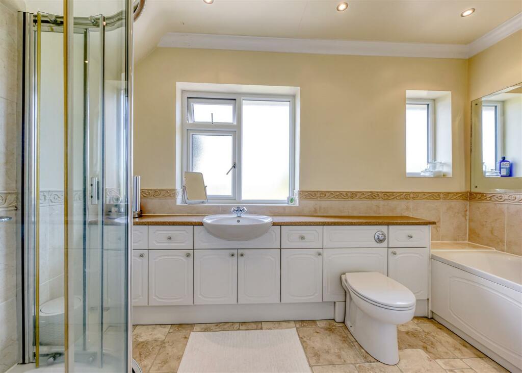 59 Sabrina Road-bathroom.jpg