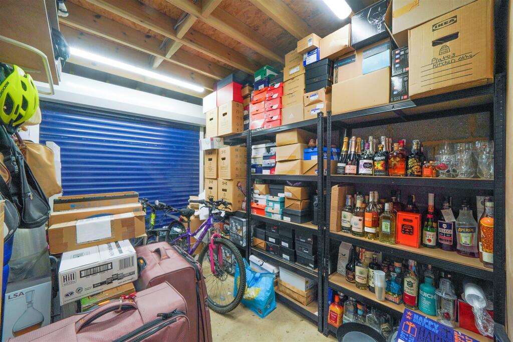 31 Edwards Avenue - Dxs56ZFY58zaqds2XhFc.jpg