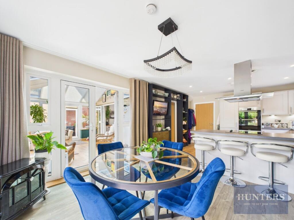 Kitchen / Breakfast Area