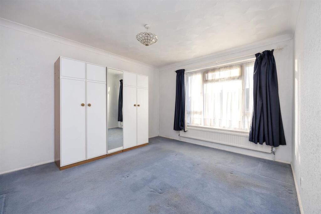 Chichester Close 21 BED 2A.jpeg