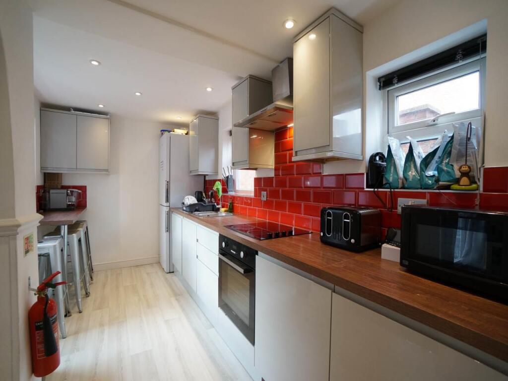 Kitchen 1.JPG