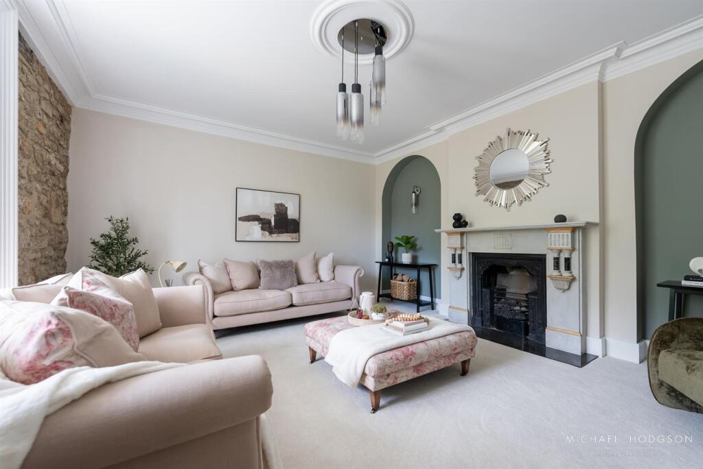 13 Front Street, Whitburn-07.jpg