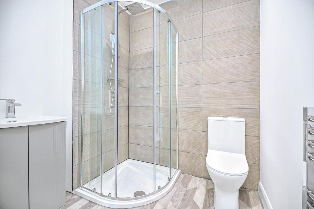 33 Ridgmont Drive Bathroom (2).jpg