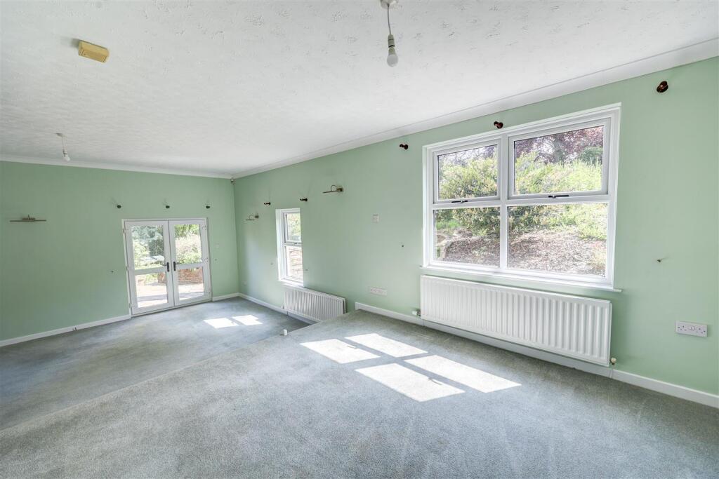 Lounge / Dining Room