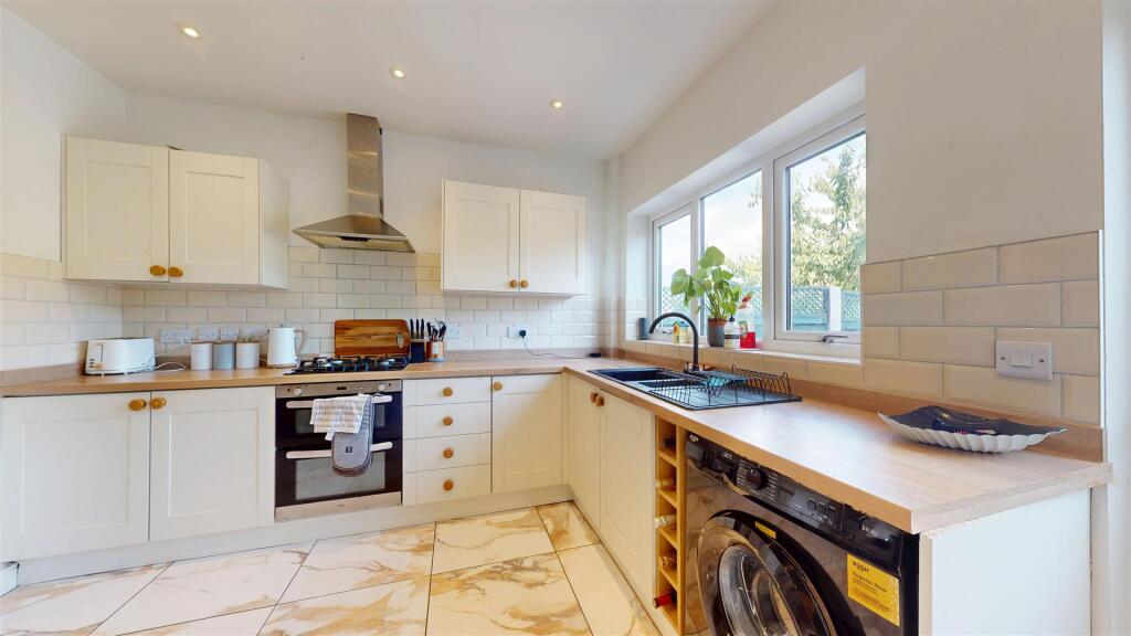 Hereford Road 79 Kitchen 2.jpg