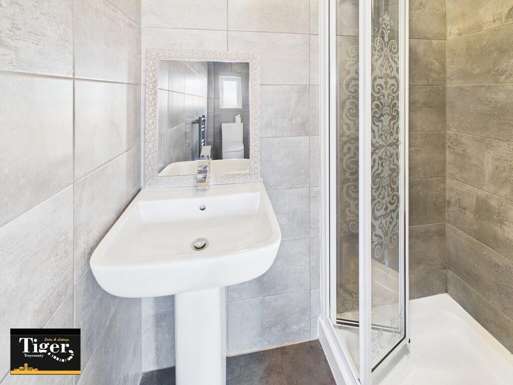 CAM02176G0-PR0509...