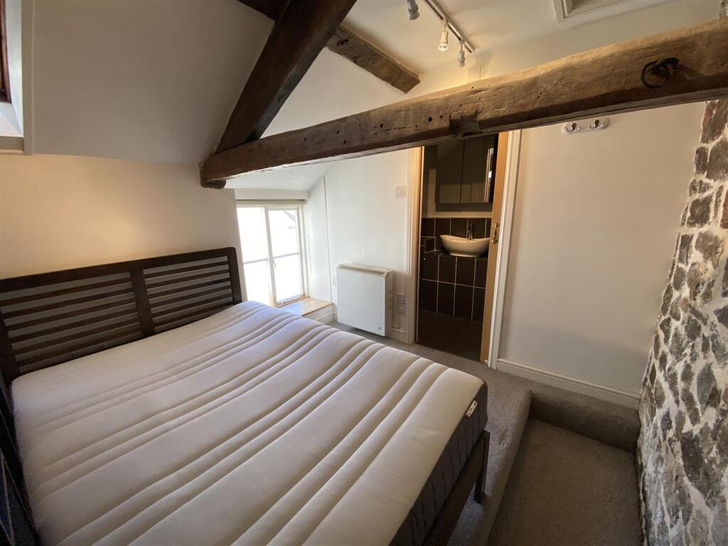 Bedroom.JPG