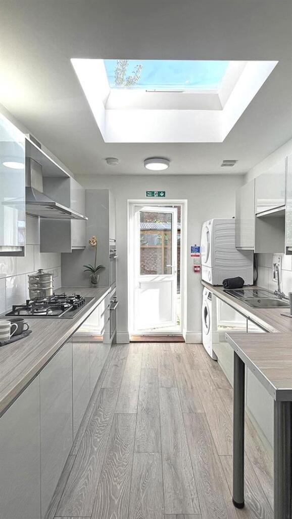 7-bed-student-house-hudson-road-portsmouth-(67).jp