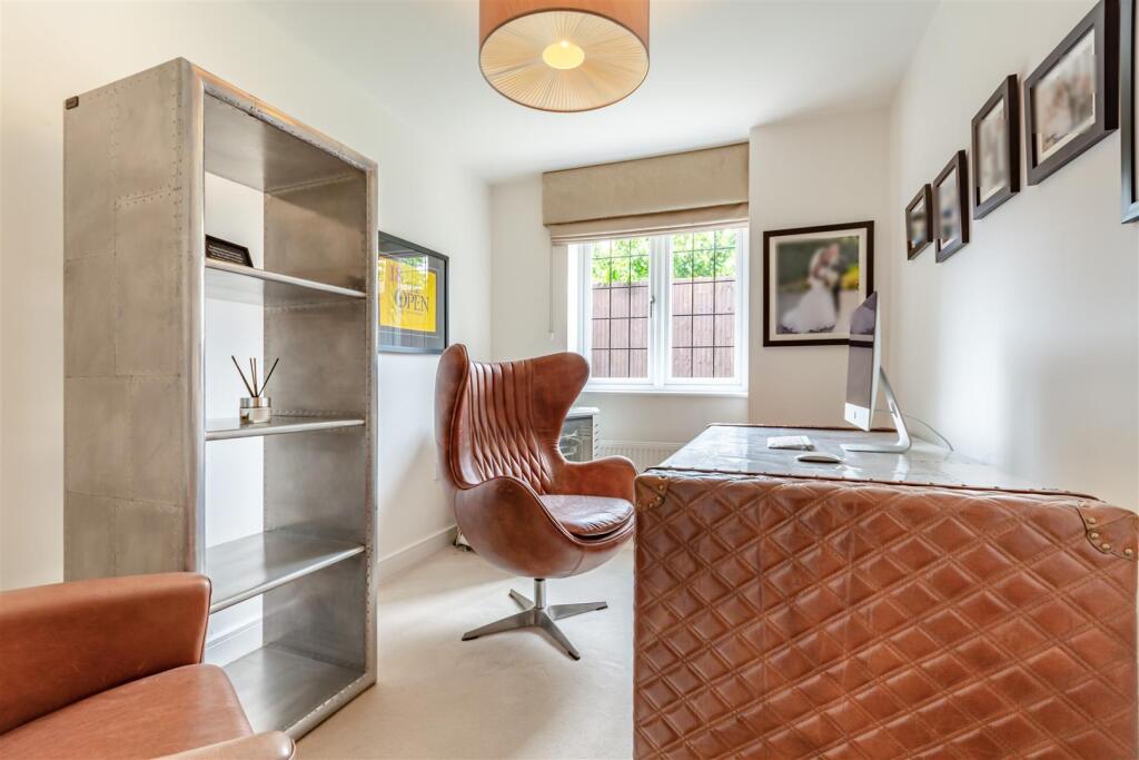 8557201-interior02.jpg