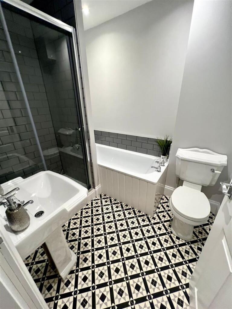 4 piece bathroom