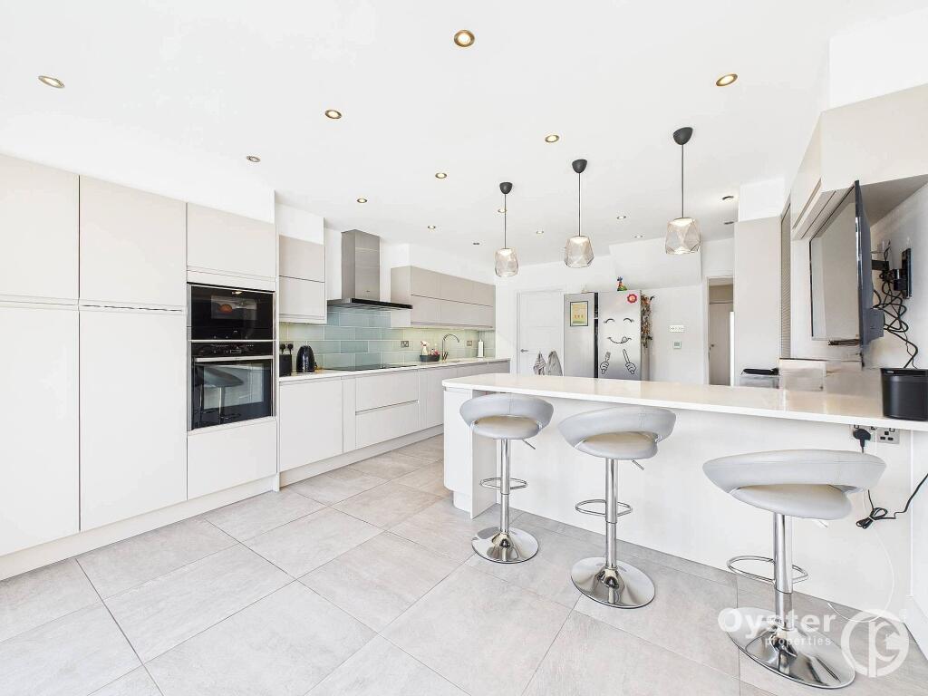 Kitchen/Breakfast Area