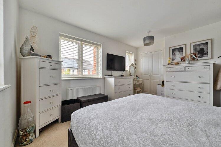 1298564 15 6835a0f3c7017.nef